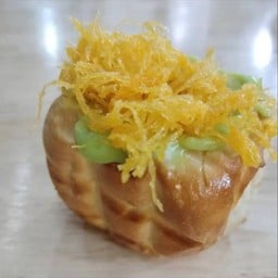 ปังไส้ทะลักสังขยาใบเตยฝอยทอง