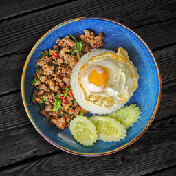 ข้าวกระเพราเนื้อสับออสเตรเลีย+ไข่ดาว