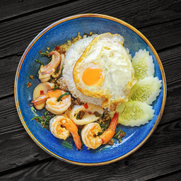 ข้าวกระเพราทะเลไข่ดาว