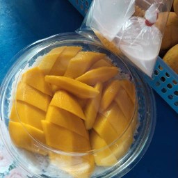 ข้าวเหนียวมะม่วง กระเพรารสเด็ด  สูตรคุณยาย