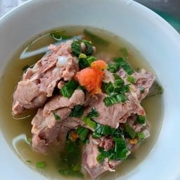 เจ๊มด ก๋วยเตี๋ยวนายฮุย