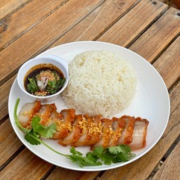 ข้าวหมูสามชั้นทอดน้ำปลา