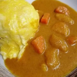 ข้าวแกงกะหรี่ไข่ข้น