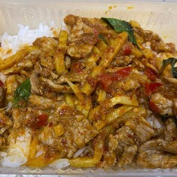 พริกแกงเนื้อหน่อไม้เหลือง