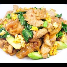 ผัดซีอิ๊วเส้นใหญ่