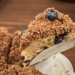 บูลเบอรี่ครัมเบิ้ลเค้ก