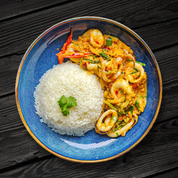 ข้าวหมึกผัดผงกะหรี่