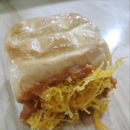 ปังไส้ทะลักสังขยาชาไทยฝอยทอง