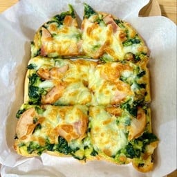 ปังโทสพิซซ่าผักโขมแฮมชีส