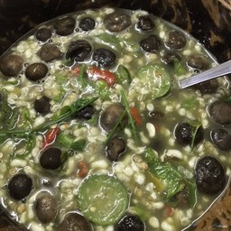 แกง ไข่มดแดง+ เห็ดเผาะ