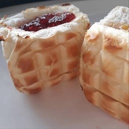 ปังไส้ทะลักแยมสตอเนอร์รี่Best food