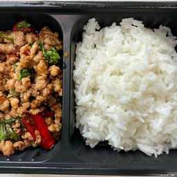 กระเพราหมูสับ