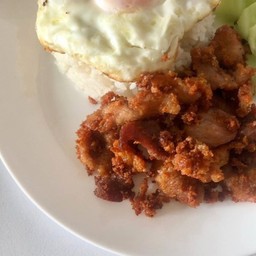 ข้าวหมูทอดกระเทียม
