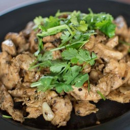 ข้าวทอดกระเทียมพริกไทยดำ