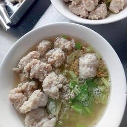 หมูเด้งลอยน้ำ