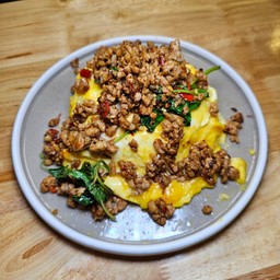 ข้าวไข่ข้นกะเพรา