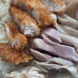 ข้าวมันไก่ต้มผสมไก่ทอดพิเศษ