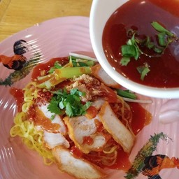 ก๋วยเตี๋ยวต้มยำพริกเผาซอสแดงแห้ง