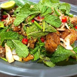 น้ำตกหมูกรอบ