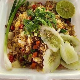 ข้าวผัดปลาอินทรีย์เค็ม