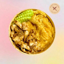 ข้าวไก่ผัดกระเทียมพริกไทย + ไข่ข้น