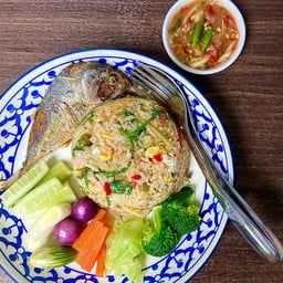 ข้าวผัดน้ำพริกกะปิปลาทูชะอม