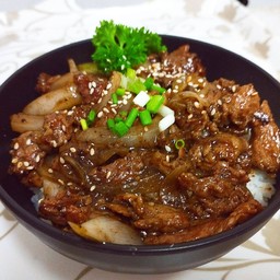 ข้าวด้ง- หน้าเนื้อยากินิขุ