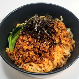 บะหมี่แบนหน้าหมูเผ็ดทันตัม
