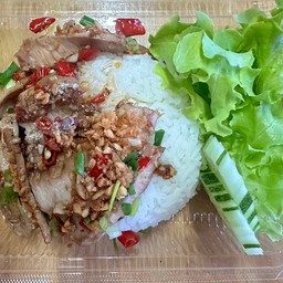 ข้าวหน้าหมูย่างผัดพริกเกลือ