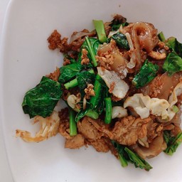 เส้นใหญ่ผัดขี้เมา