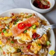 (อร่อยซ่ากับโค้ก) ไข่คั่วแหนมราดข้าว