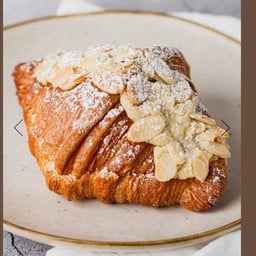 ALMOND CROISSANT