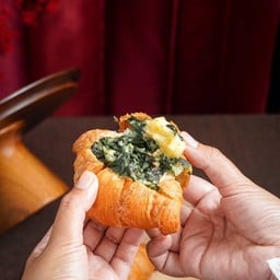 ครัวซองต์ผักโขม