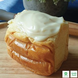 ปังไส้ทะลัก สังขยาครีมคัสตาร์ด วนิลา (1ชิ้น)