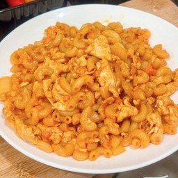 มักกะโรนีซอสแดง