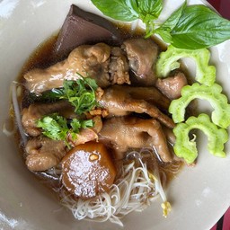 หมีขาวรวมไก่