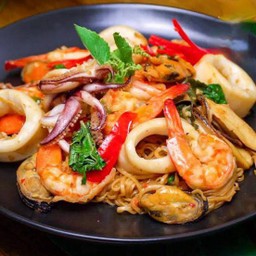 มาม่าผัดกะเพราทะเล