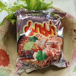 ยำมาม่า หมูสับ