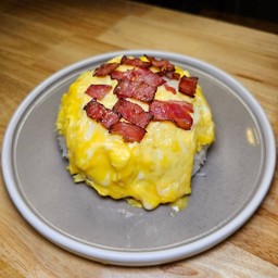 ข้าวไข่ข้นเบคอน