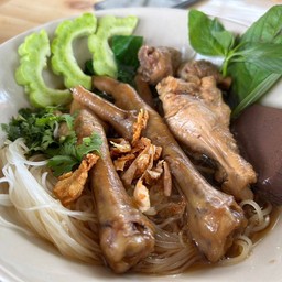 เส้นเล็กรวมไก่