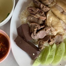 ข้าวมันไก่ต้มใส่เครื่องใน
