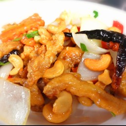 ไก่ผัดเม็ดมะม่วง