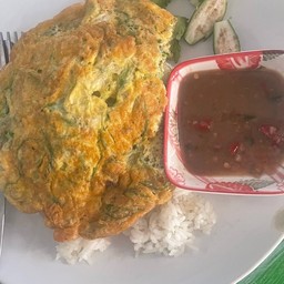 ข้าวราดไข่เจียวชะอม+น้ำพริกกะปิ