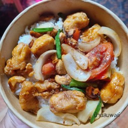 ข้าวไก่ผัดเม็ดมะม่วงหิมพานต์