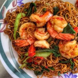 มาม่าผัดขี้เมากุ้ง