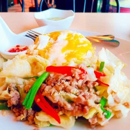 ผัดกะหล่ำน้ำมันหอยไก่ราดข้าว+ไข่ดาว
