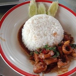 กระเพราเครื่องในไก่