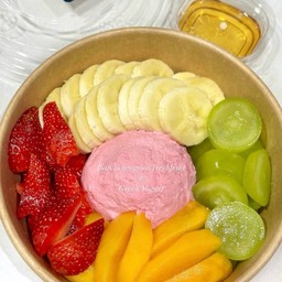 กรีกโยเกิร์ตรส Strawberry 1 สคูป สามารถเลือกซื้อผลไม้เพิ่มได้