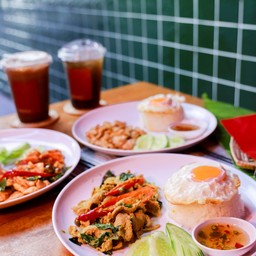 ผัดพริกแกงหมู(กับข้าว)