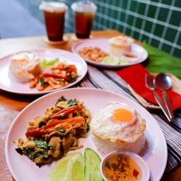 ผัดพริกแกงไก่(กับข้าว)